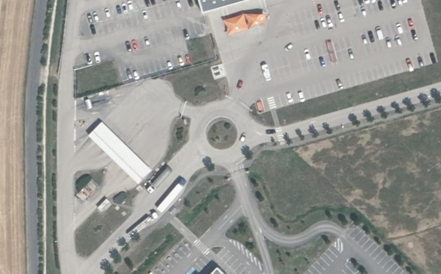 Vue aérienne du Rond-point anonyme n°237092886