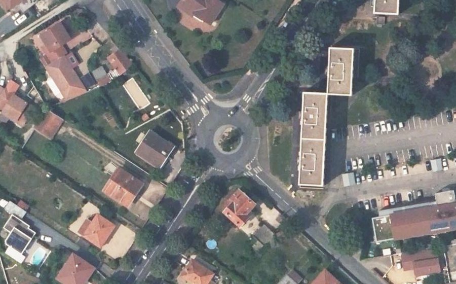 Vue aérienne du Rond-point anonyme n°23710822