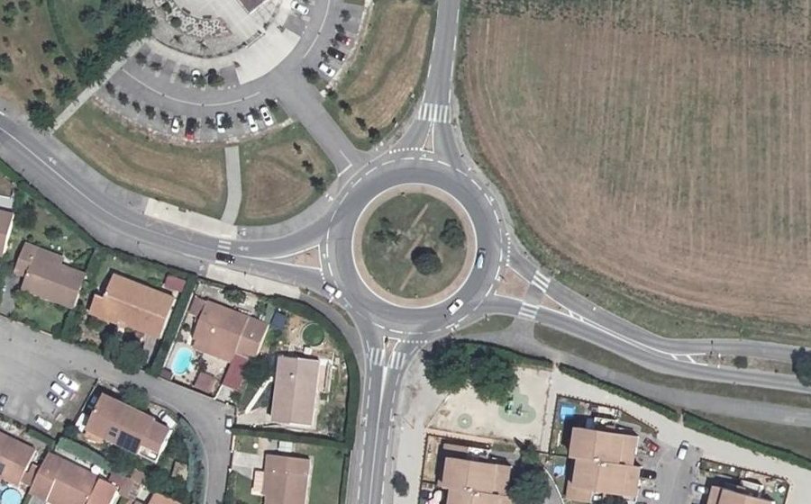 Vue aérienne du Rond-point anonyme n°23711297