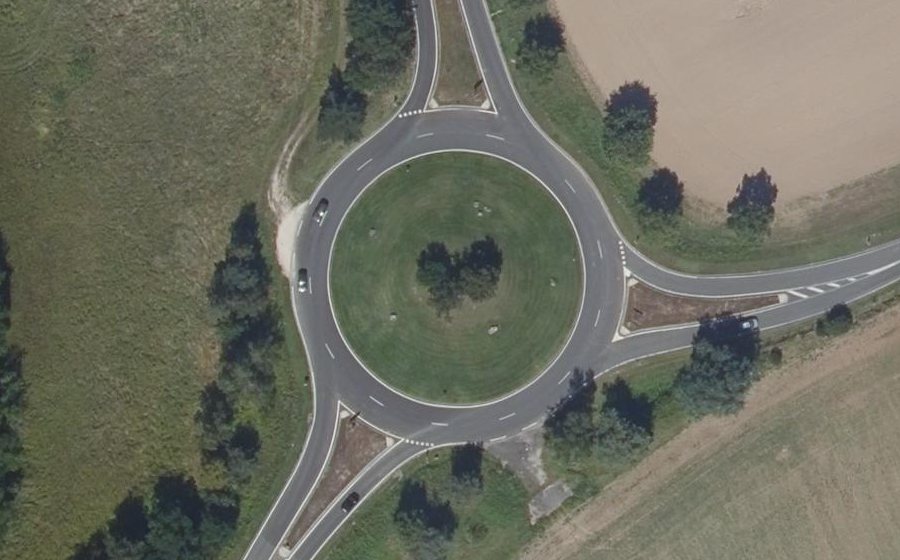 Vue aérienne du Rond-point anonyme n°23714114