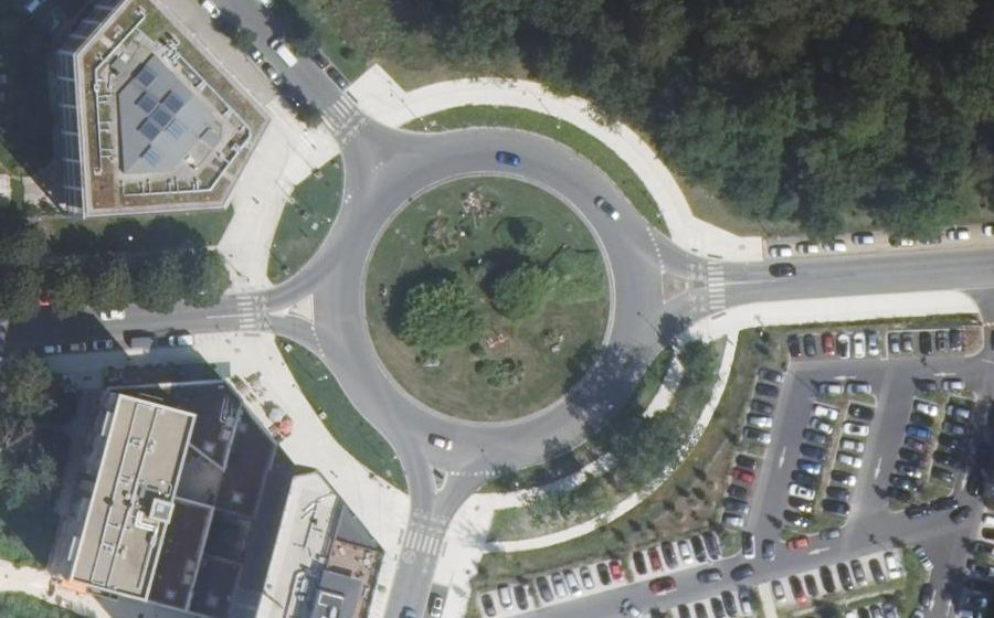Vue aérienne du Rond-point anonyme n°23714276