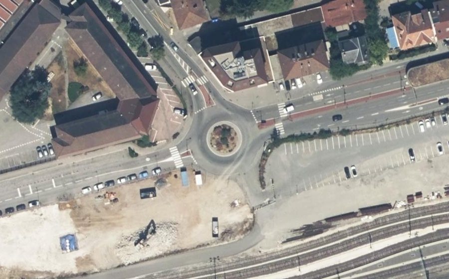 Vue aérienne du Rond-point anonyme n°23714668
