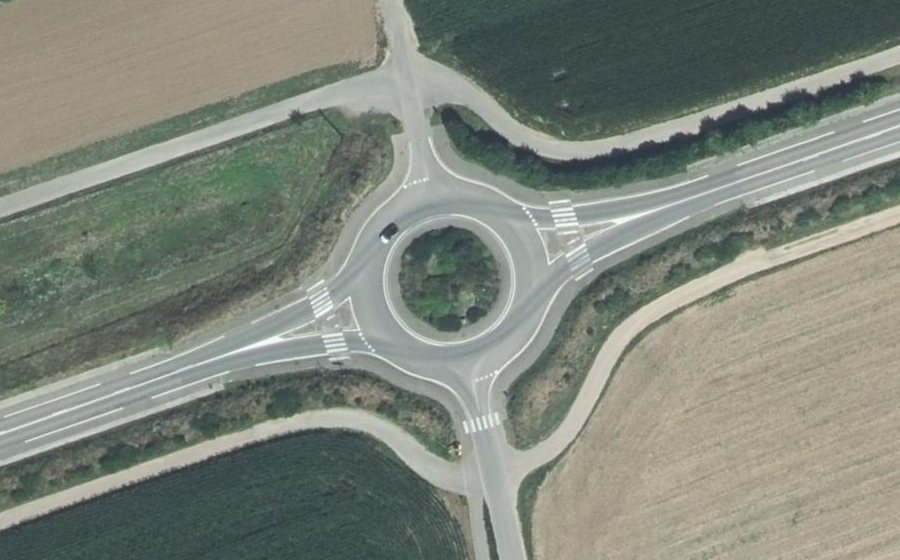 Vue aérienne du Rond-point anonyme n°237199515