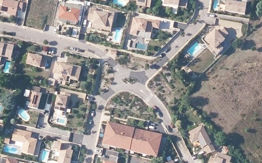 Vue aérienne du Rond-point anonyme n°237201536