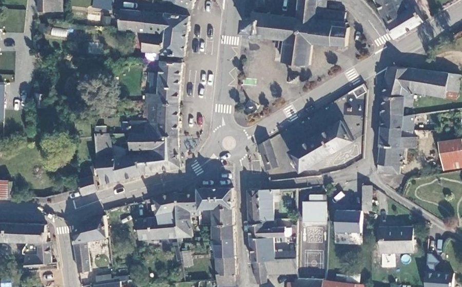 Vue aérienne du Rond-point anonyme n°23720681