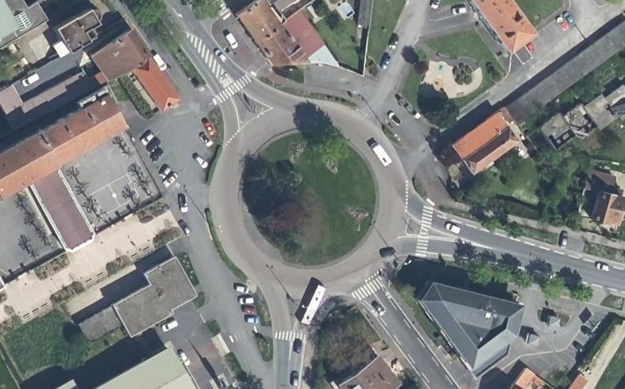 Vue aérienne du Rond-point anonyme n°23727733