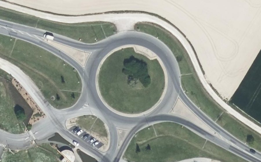 Vue aérienne du Rond-point anonyme n°23728005