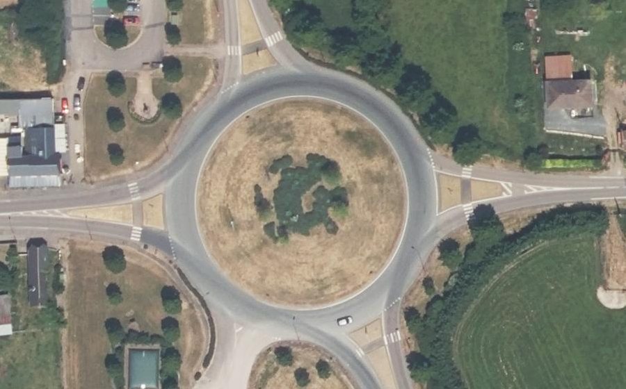 Vue aérienne du Rond-point anonyme n°23733936