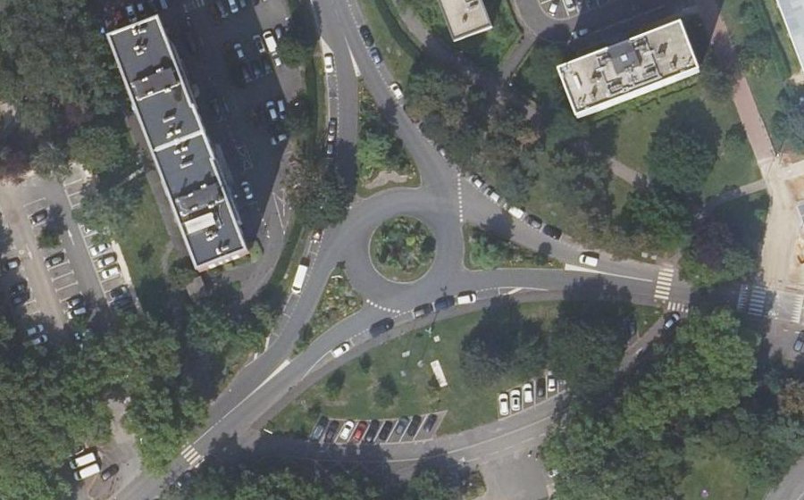 Vue aérienne du Rond-point anonyme n°23734190
