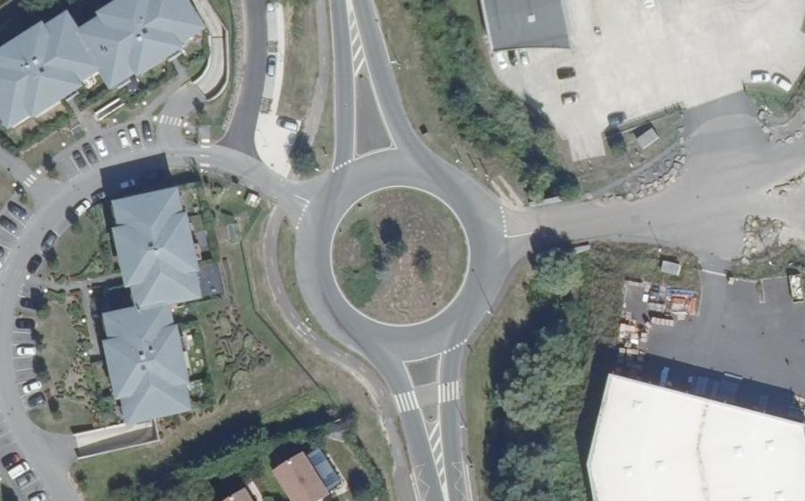 Vue aérienne du Rond-point anonyme n°23734458