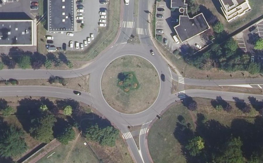 Vue aérienne du Rond-point anonyme n°23734643