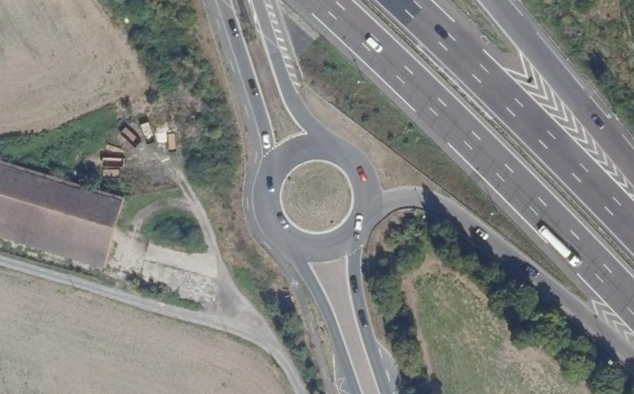 Vue aérienne du Rond-point anonyme n°23734968
