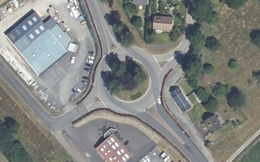 Vue aérienne du Rond-point anonyme n°23739069