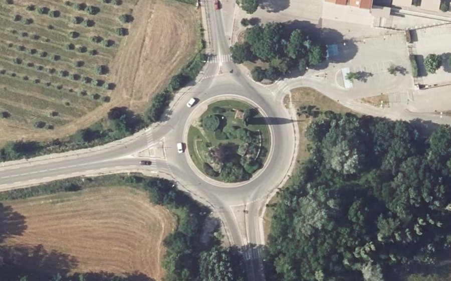 Vue aérienne du Rond-point anonyme n°23740930