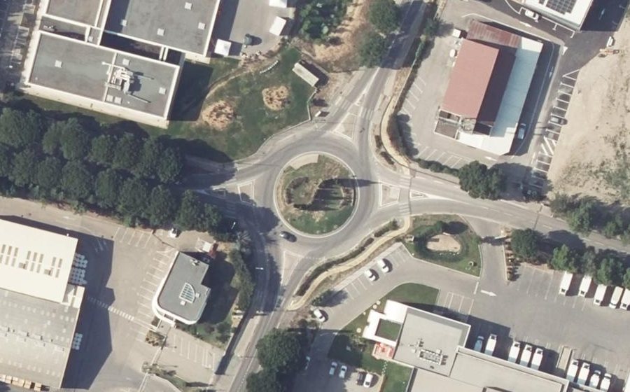 Vue aérienne du Rond-point anonyme n°23741051