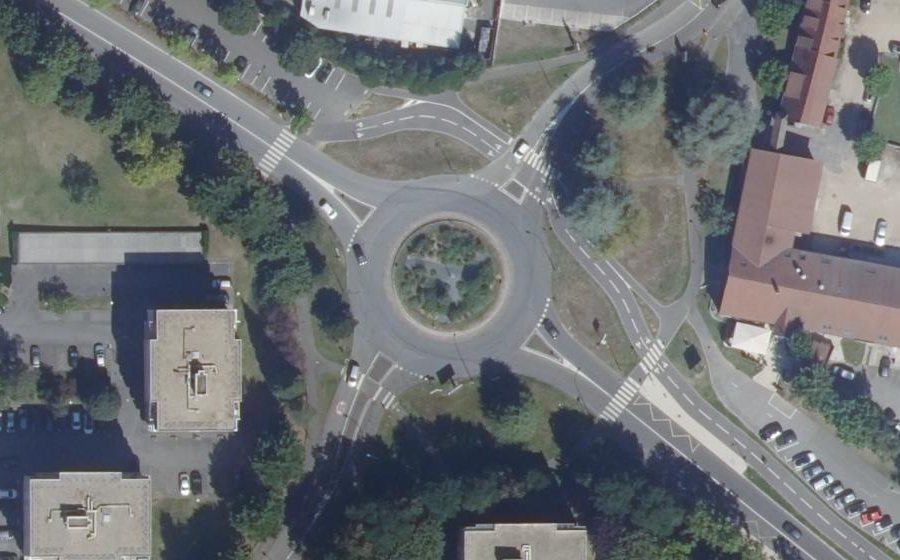 Vue aérienne du Rond-point anonyme n°23748493