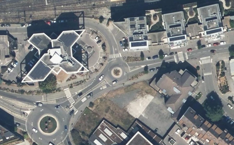 Vue aérienne du Rond-point anonyme n°23749929