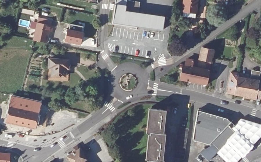 Vue aérienne du Rond-point anonyme n°23751340