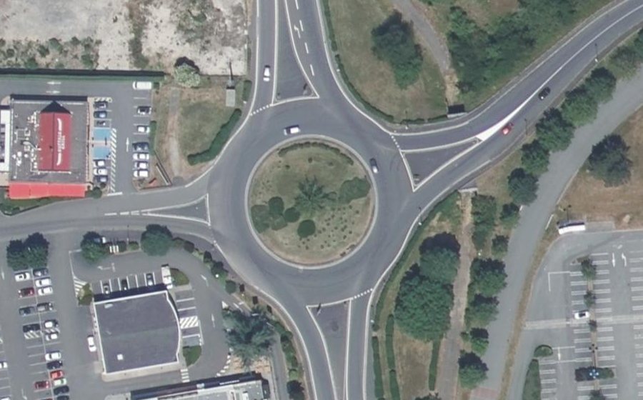 Vue aérienne du Rond-point anonyme n°23751349