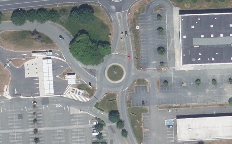 Vue aérienne du Rond-point anonyme n°23751354