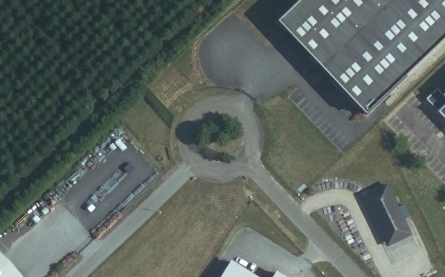 Vue aérienne du Rond-point anonyme n°237529810