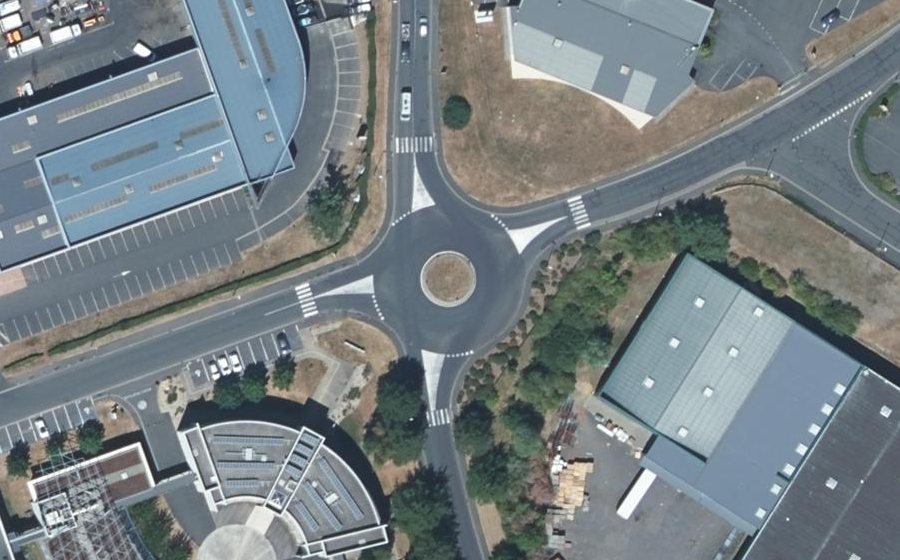 Vue aérienne du Rond-point anonyme n°237531733