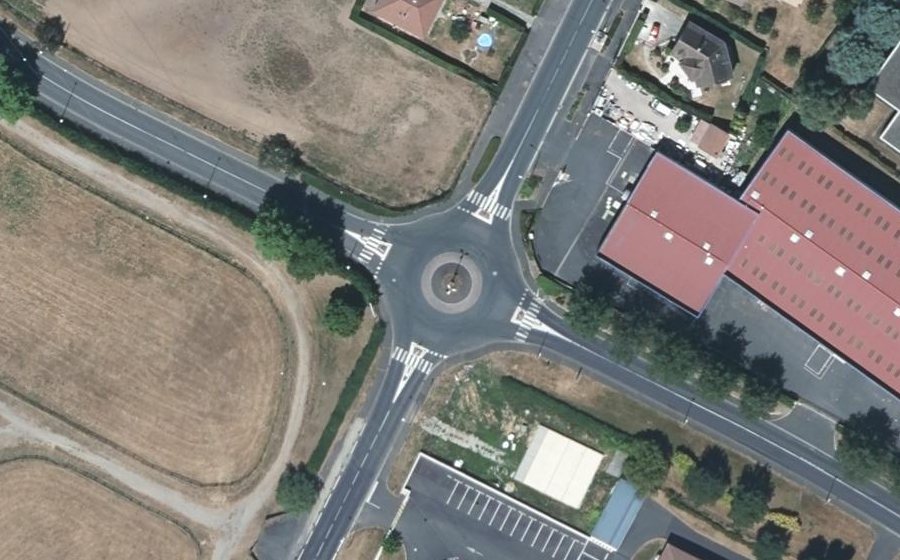 Vue aérienne du Rond-point anonyme n°237531735