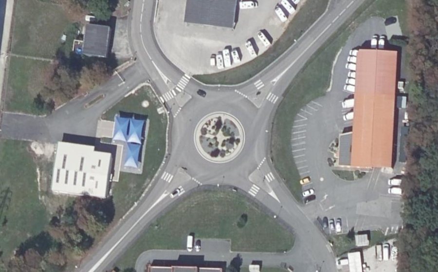 Vue aérienne du Rond-point anonyme n°23753452