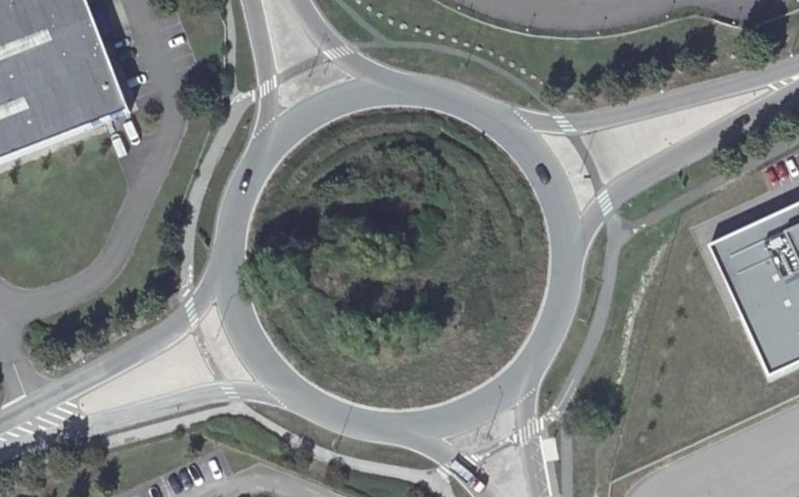 Vue aérienne du Rond-point anonyme n°23754040