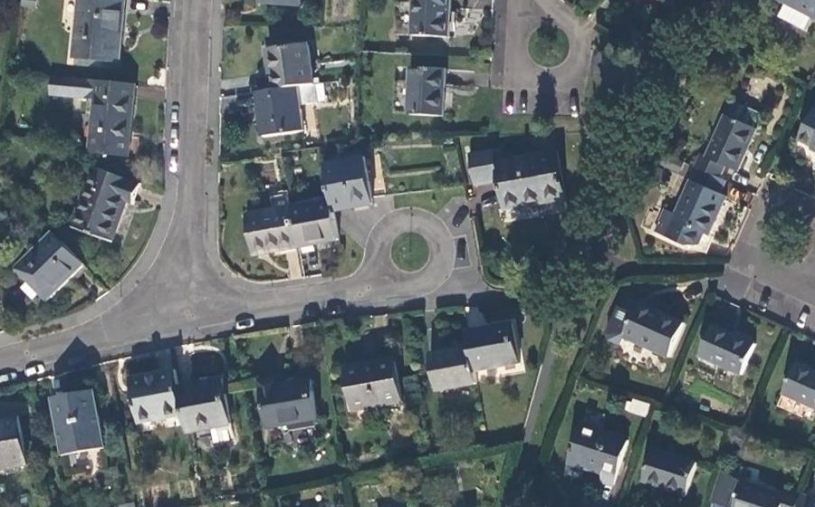 Vue aérienne du Rond-point anonyme n°23754347