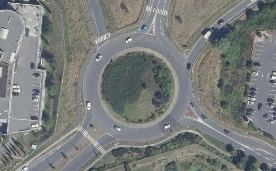 Vue aérienne du Rond-point anonyme n°23754445