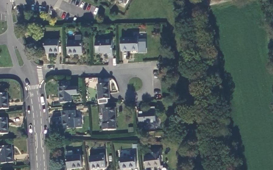Vue aérienne du Rond-point anonyme n°23754556