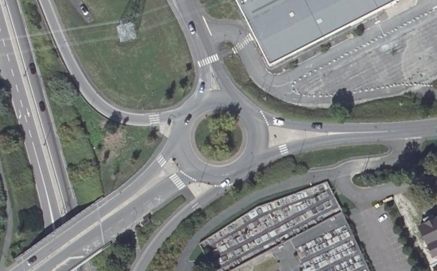 Vue aérienne du Rond-point anonyme n°23754585