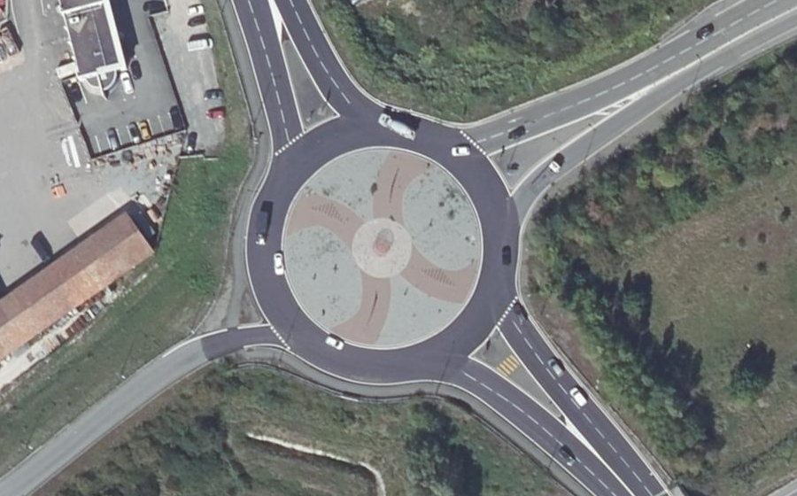Vue aérienne du Rond-point anonyme n°23754673