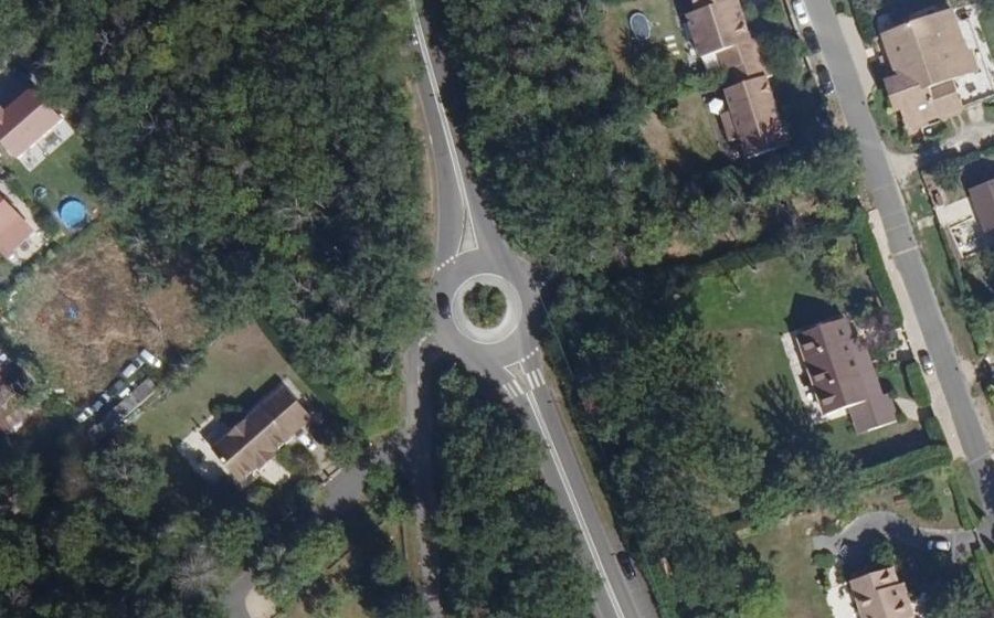 Vue aérienne du Rond-point anonyme n°23754897