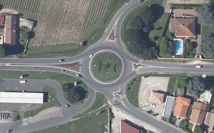 Vue aérienne du Rond-point anonyme n°23755988