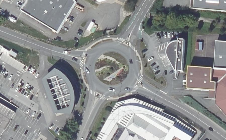 Vue aérienne du Rond-point anonyme n°23756346