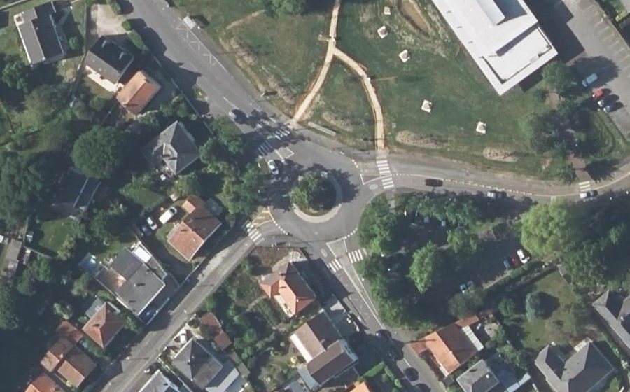 Vue aérienne du Rond-point anonyme n°23756674