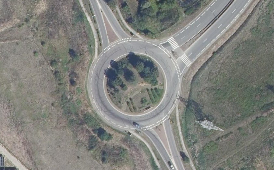 Vue aérienne du Rond-point anonyme n°23757120