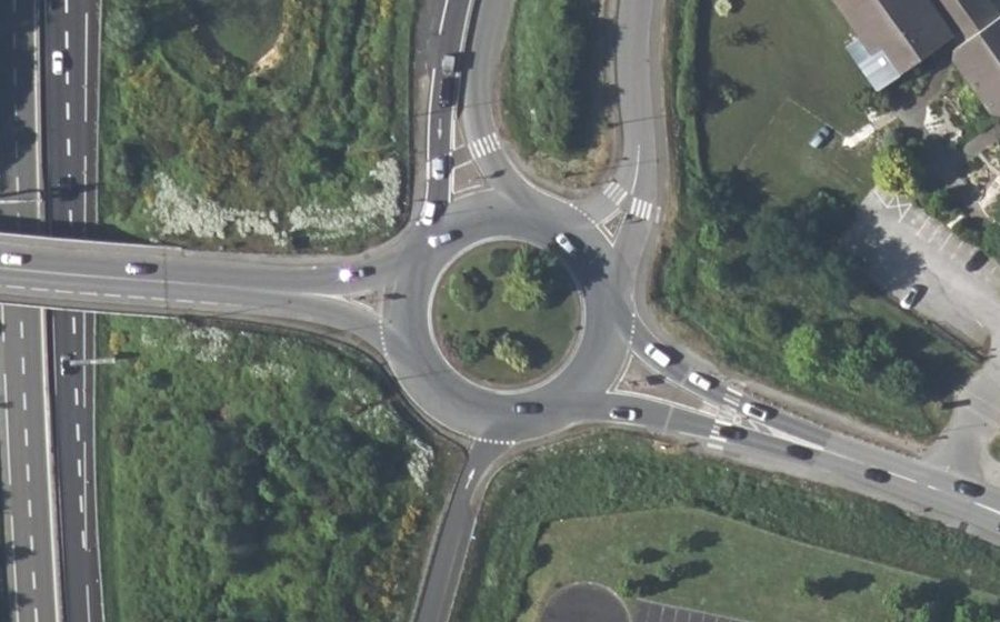 Vue aérienne du Rond-point anonyme n°23757229