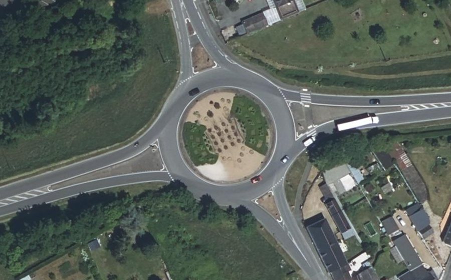 Vue aérienne du Rond-point anonyme n°23758468