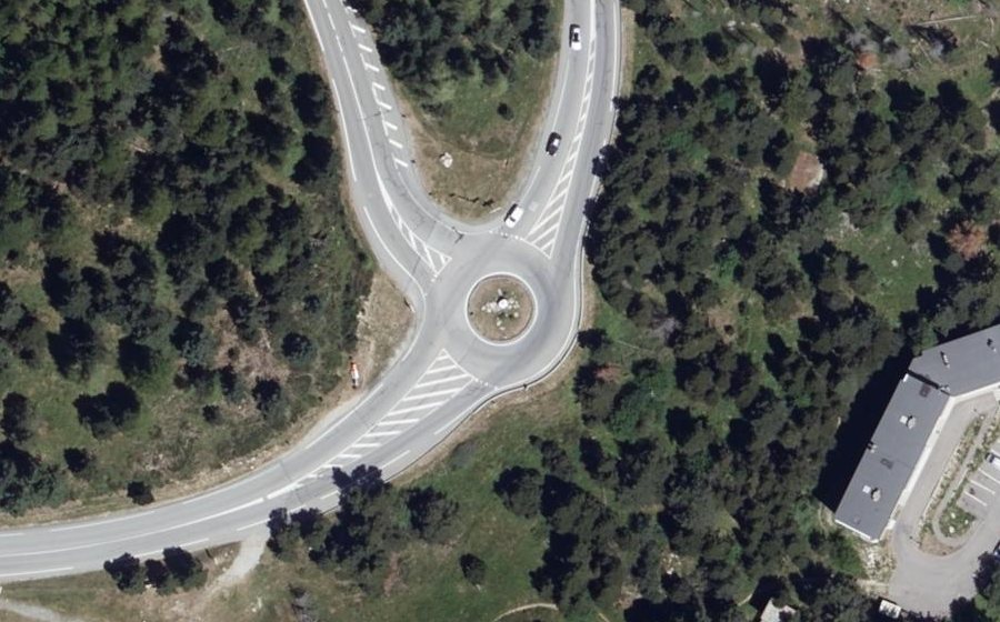 Vue aérienne du Rond-point anonyme n°23762568