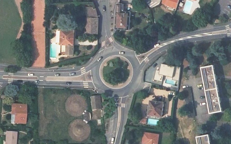 Vue aérienne du Rond-point anonyme n°23763050
