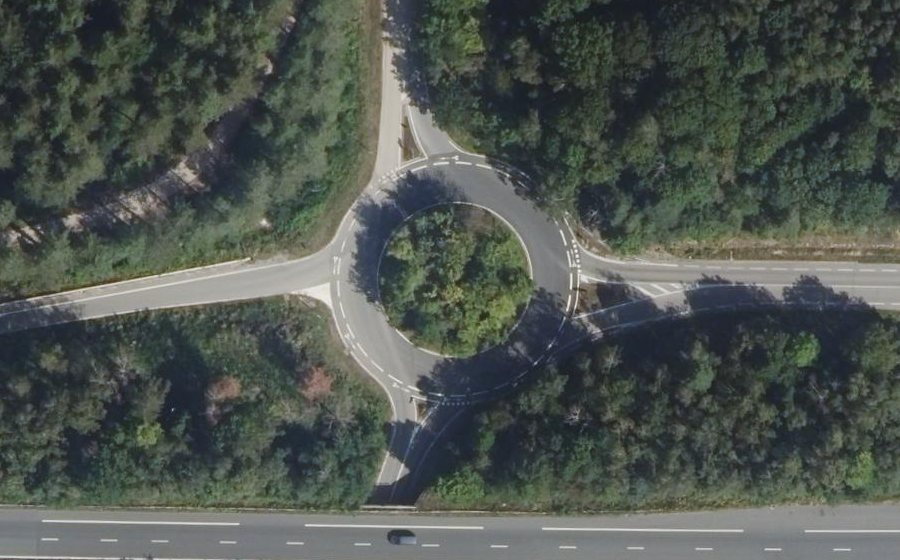 Vue aérienne du Rond-point anonyme n°23773121