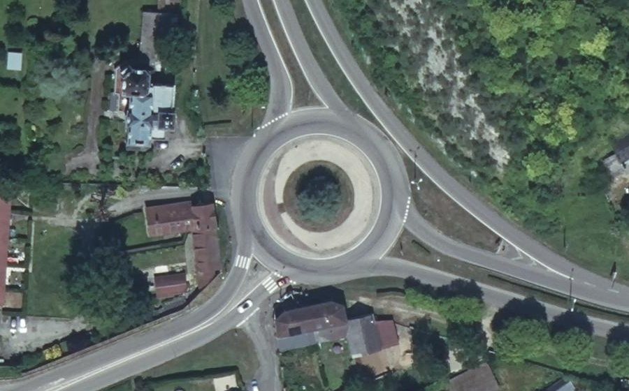Vue aérienne du Rond-point anonyme n°23775728