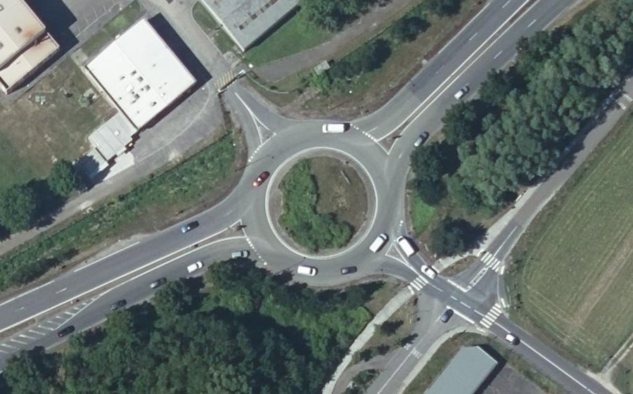 Vue aérienne du Rond-point anonyme n°23776151
