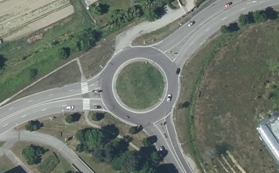 Vue aérienne du Rond-point anonyme n°23776152