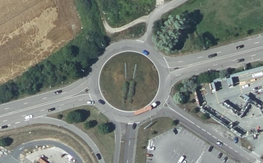 Vue aérienne du Rond-point anonyme n°23776339