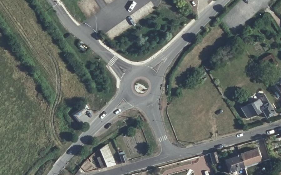 Vue aérienne du Rond-point anonyme n°23778254