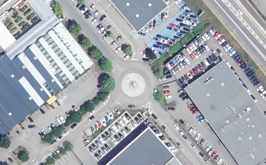 Vue aérienne du Rond-point anonyme n°23784414